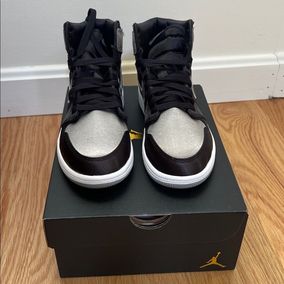 NIB! Air Jordon 1 Retro high OG Preschool sneakers.